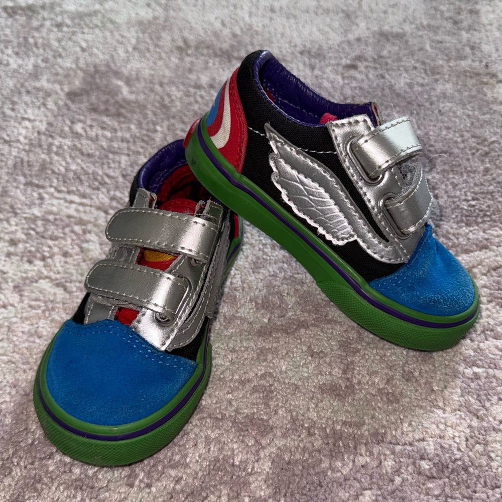 Vans x Marvel Boys 6 Easy Strap Silver Wing Sneaker Shoes